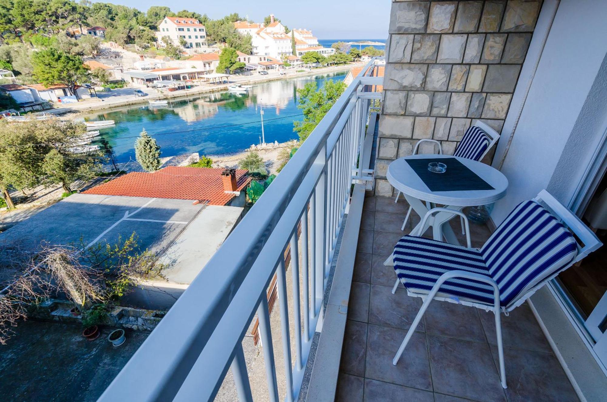 Apartments Lorena Mljet Pomena Exterior foto